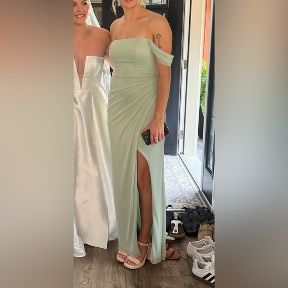 Bridesmaid/Formal Dress - Picture 2 of 5